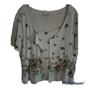 🦋🦋Fashion Bug Beige Shirt with Flowers
